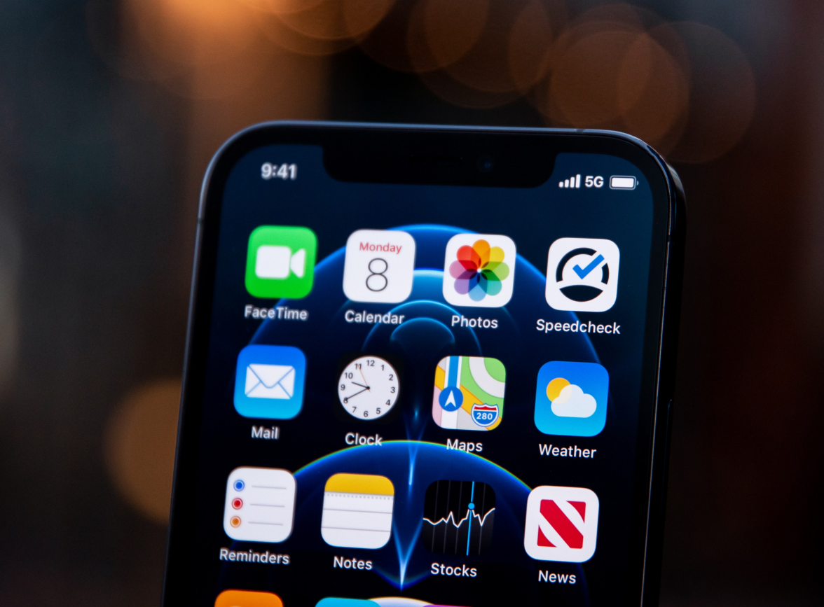 柯坪苹果手机维修分享为什么 iPhone 12 在冬季会自动关机 